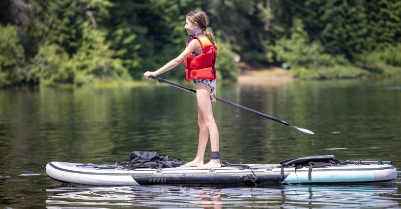 SUP dla dzieci – na co zwrócić uwagę przy zakupie? Polecane dziecięce deski SUP