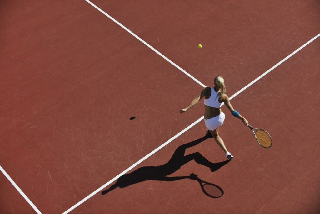 Jaką rakietę do tenisa wybrać? Poradnik dla początkujących i średniozaawansowanych graczy