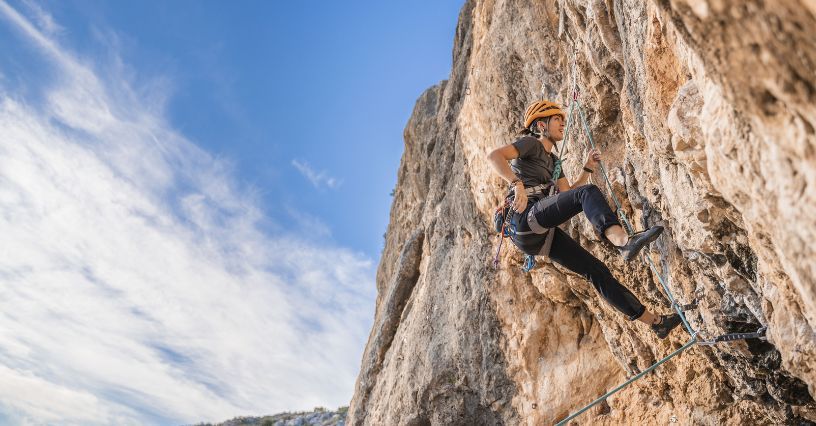 Najlepsze kaski wspinaczkowe – przegląd
