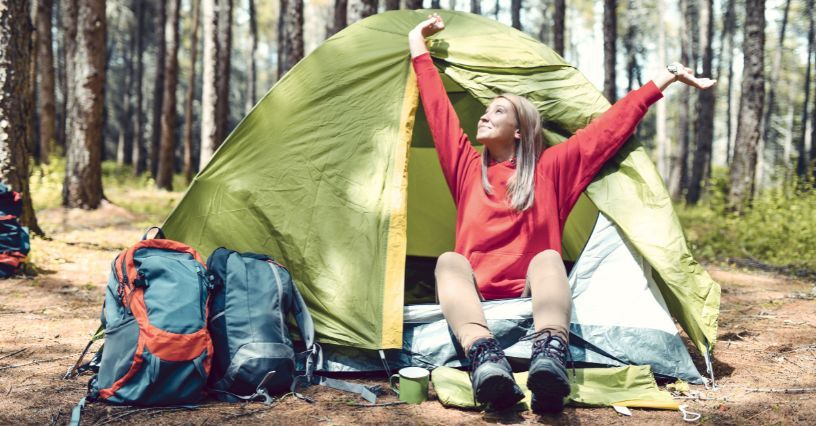 Biwakowanie: jak zwiększyć komfort spania pod namiotem?