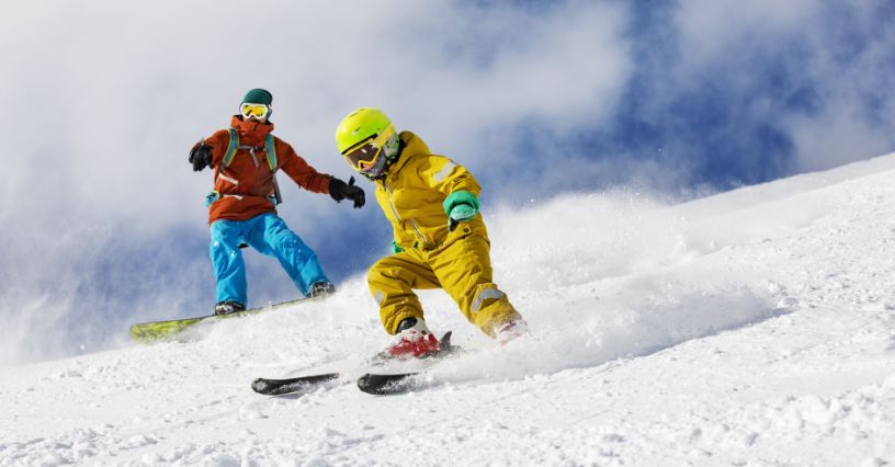 Kurtka snowboardowa – jaką wybrać? Polecane damskie, męskie i dziecięce kurtki na snowboard