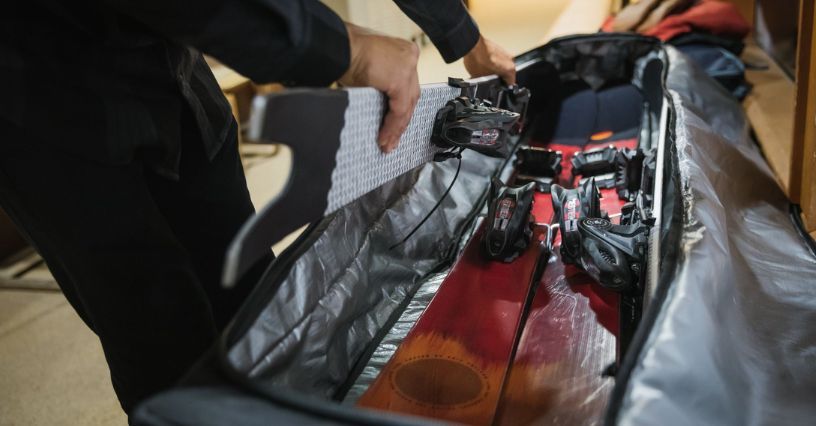 Jaki pokrowiec na narty wybrać? Polecane niezawodne pokrowce narciarskie