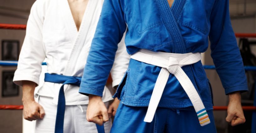 Kimono karate  – jak prawidłowo dobrać rozmiar, na co zwrócić uwagę przy zakupie stroju do karate? 