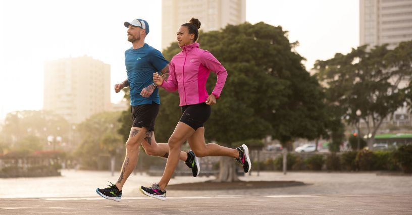 Jak uniknąć kontuzji podczas biegania? Najczęstsze błędy biegaczy 