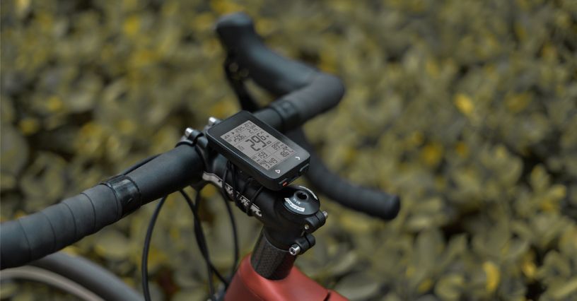 Komputer rowerowy czy smartfon z aplikacją rowerową  – co lepsze? 