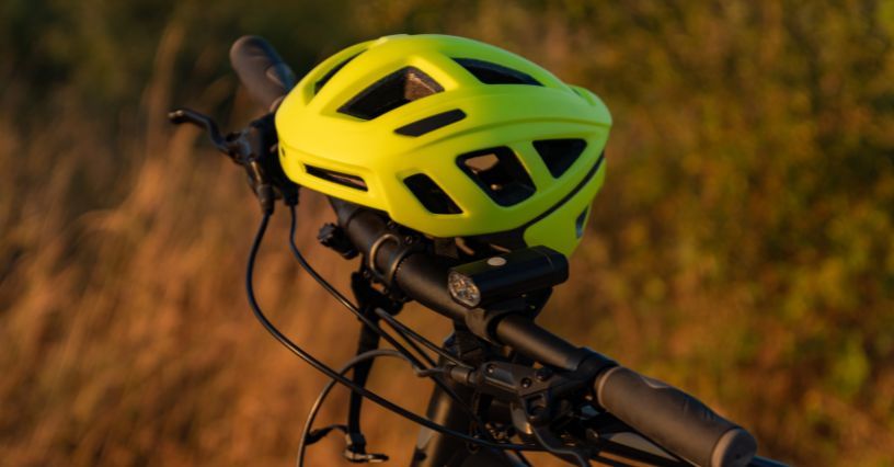 Wpływ technologii MIPS i innych systemów ochrony na bezpieczeństwo podczas jazdy rowerem 