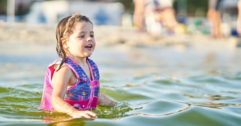 Kamizelka do pływania dla dzieci – jaką wybrać? 