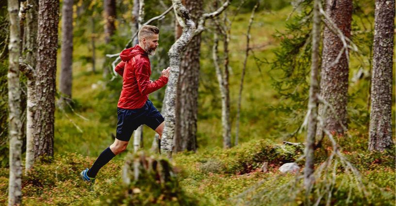 Jaka kurtka do biegania będzie najlepsza na sezon przejściowy?