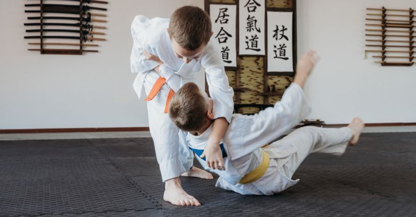 Pasy w judo – co oznaczają? Jak zdobywa się stopnie w judo?
