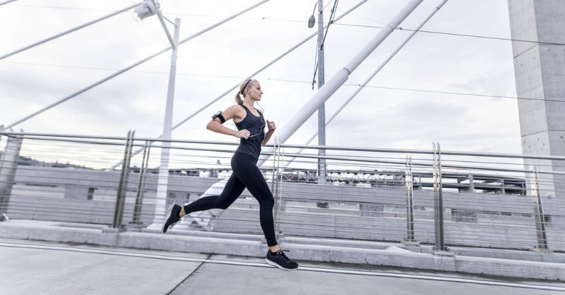 Drop w butach do biegania – co to jest? Jak dobrać spadek podeszwy w butach biegowych?
