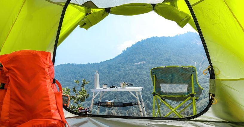 Jaki stolik turystyczny będzie najlepszy? Na co zwrócić uwagę przy wyborze stołu kempingowego?