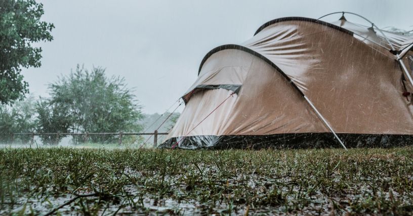 Pranie namiotu – jak wyczyścić i przechowywać namiot?