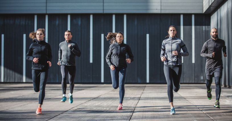Jaki rozmiar butów do biegania? Porównanie tabeli rozmiarów różnych marek obuwia biegowego