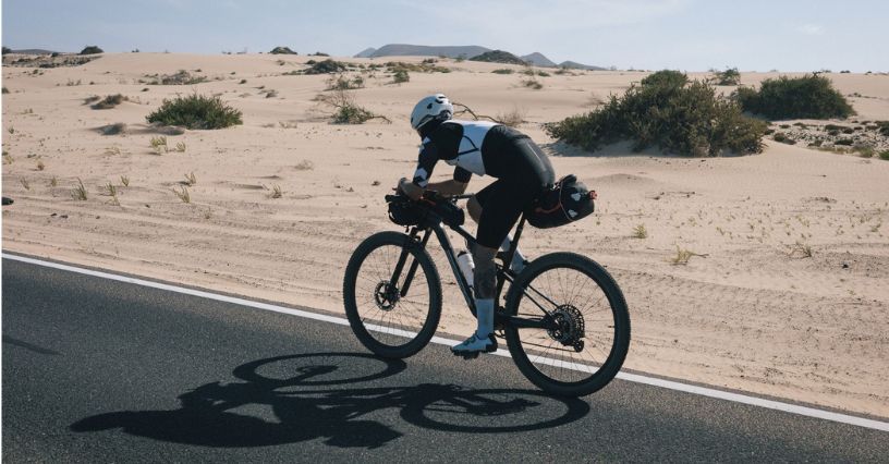 Jaka torba podsiodłowa na bikepacking, a jaka na szosę? Sprawdzone torby pod siodełko rowerowe