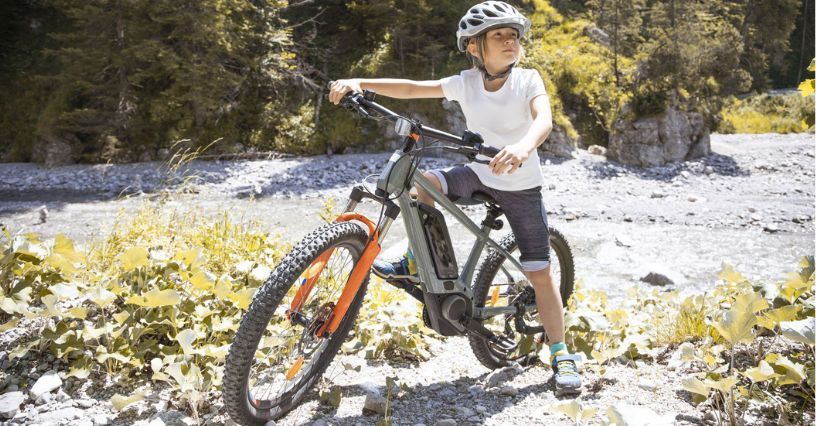 Rower elektryczny dla dzieci – kupować czy nie? Jaki wybrać? Poradnik dla rodziców