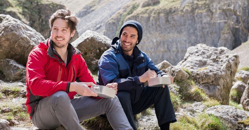 Sztućce turystyczne – co warto mieć w plecaku podczas wypraw w góry?