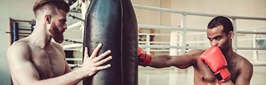 Worek bokserski – jaki wybrać? Rodzaje, waga i rozmiar worków treningowych do boksu, MMA i innych sztuk walki 